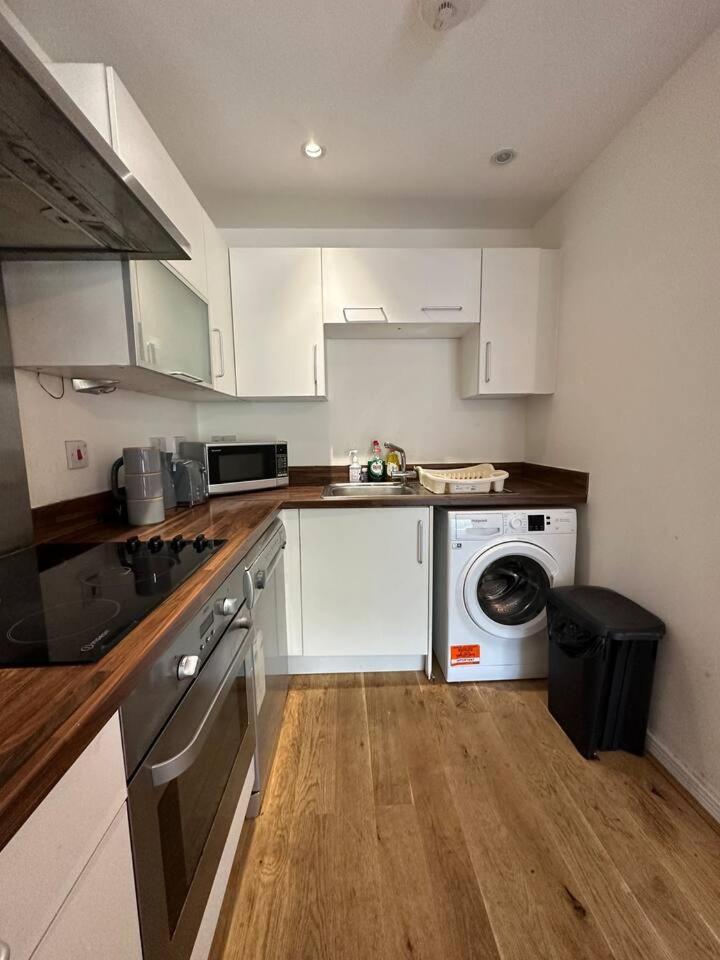 New Build 2 Bedroom With 2 Bath In Лондон Экстерьер фото