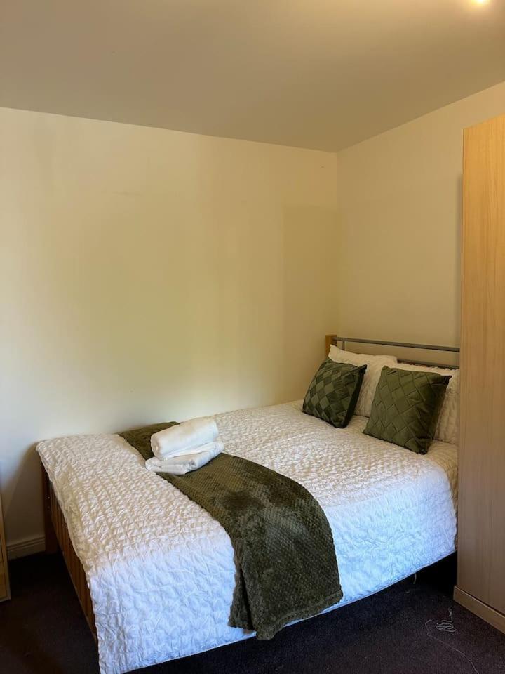 New Build 2 Bedroom With 2 Bath In Лондон Экстерьер фото
