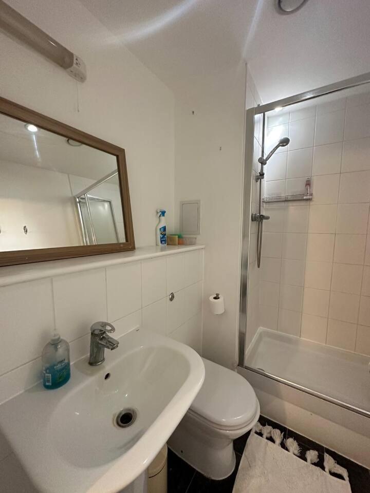 New Build 2 Bedroom With 2 Bath In Лондон Экстерьер фото