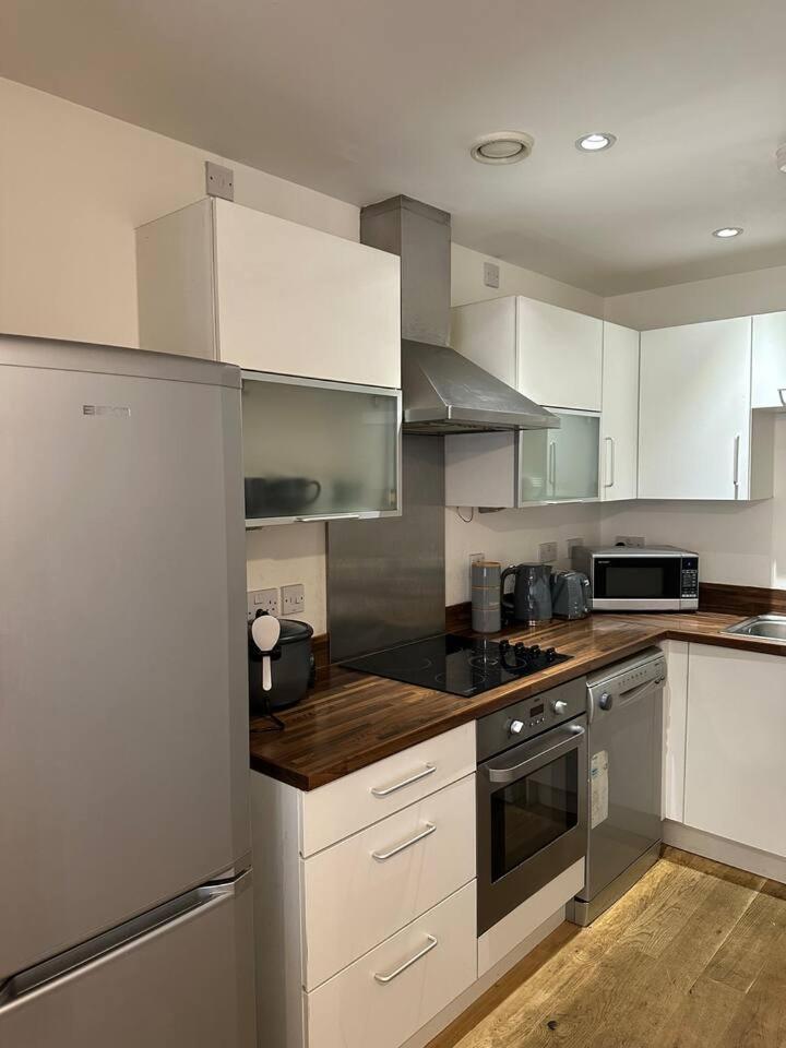 New Build 2 Bedroom With 2 Bath In Лондон Экстерьер фото