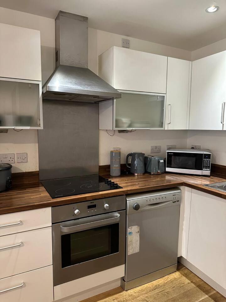 New Build 2 Bedroom With 2 Bath In Лондон Экстерьер фото